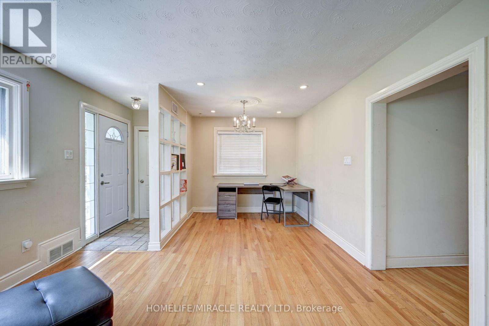 1235 Old River Road, Mississauga (Mineola), Ontario  L5G 3G2 - Photo 15 - W12450337