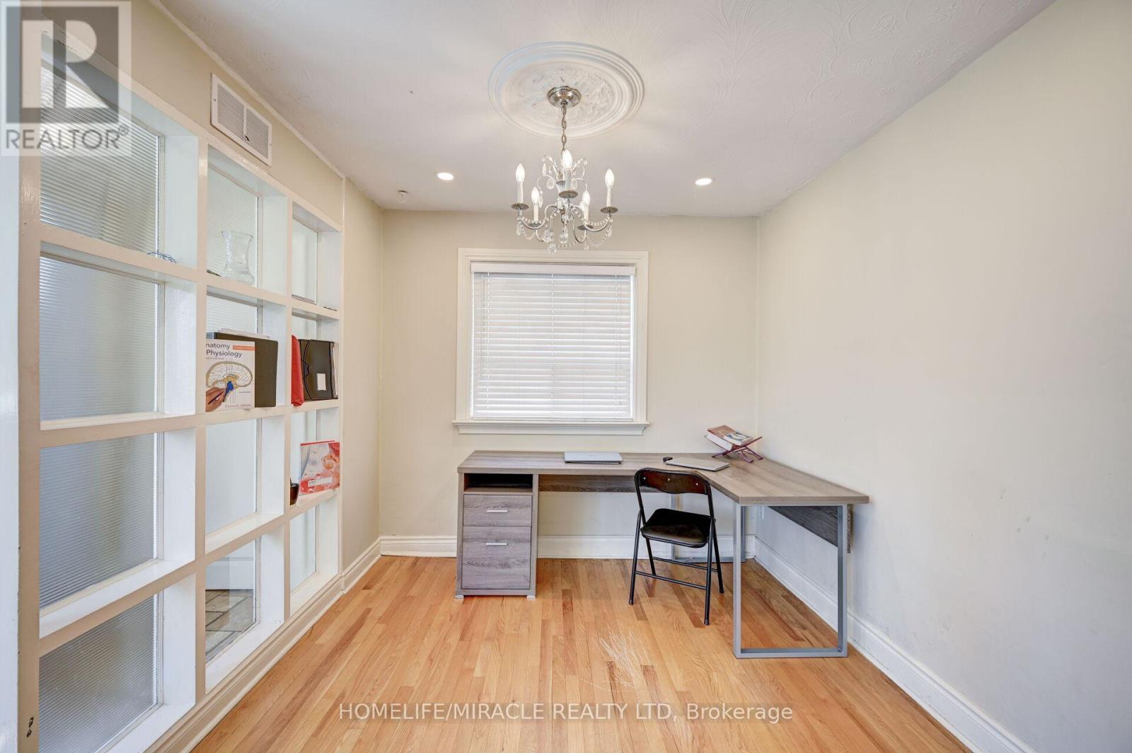 1235 Old River Road, Mississauga (Mineola), Ontario  L5G 3G2 - Photo 17 - W12450337