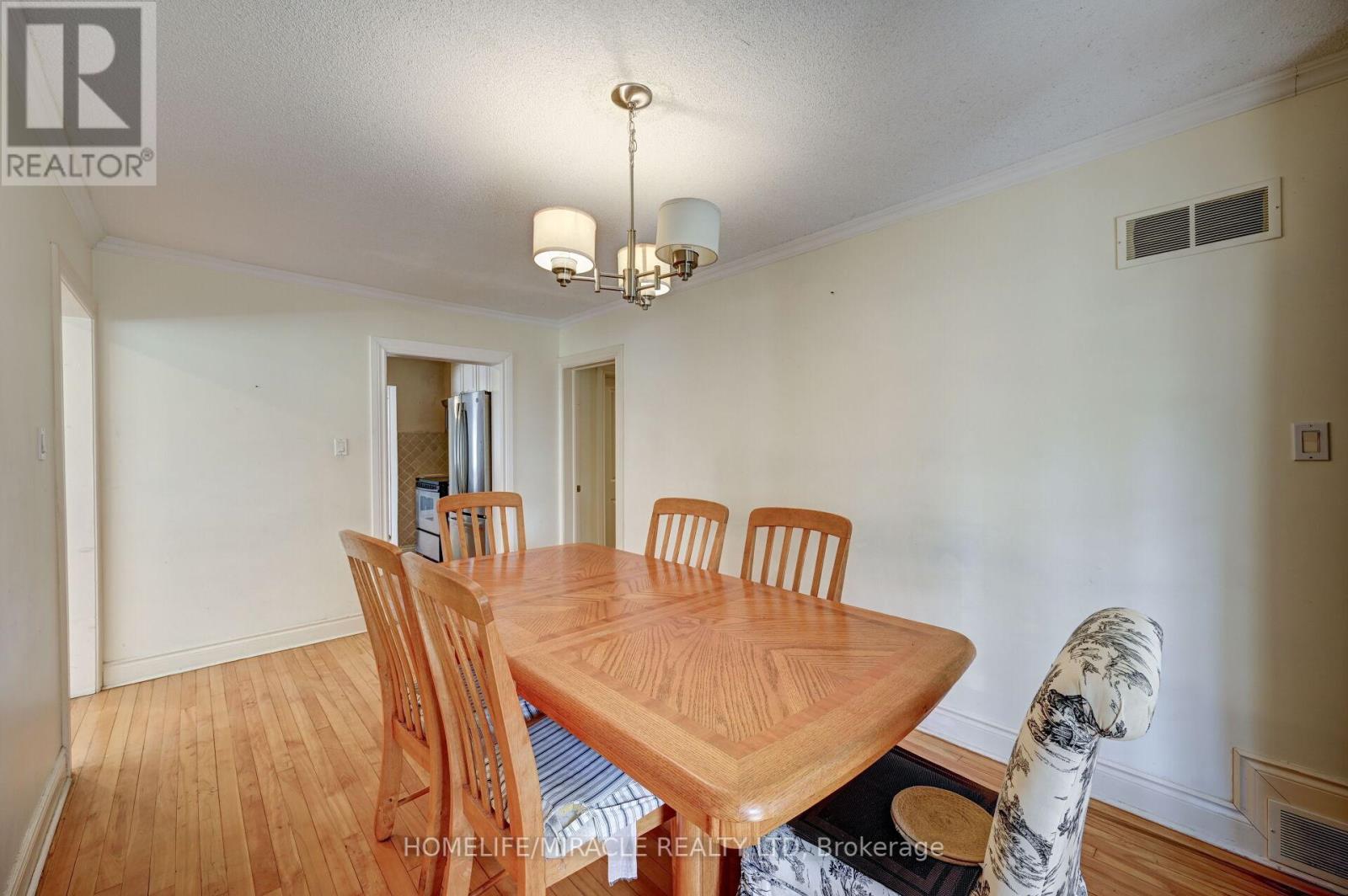 1235 Old River Road, Mississauga (Mineola), Ontario  L5G 3G2 - Photo 20 - W12450337