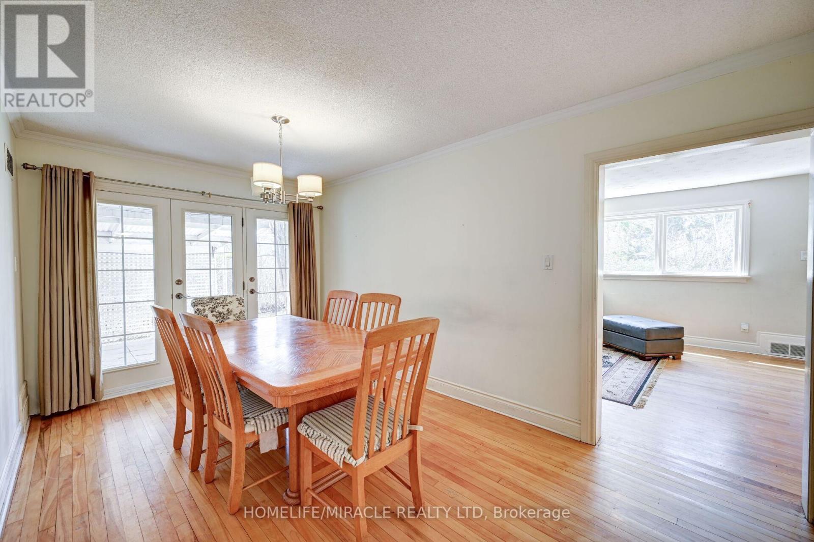 1235 Old River Road, Mississauga (Mineola), Ontario  L5G 3G2 - Photo 22 - W12450337