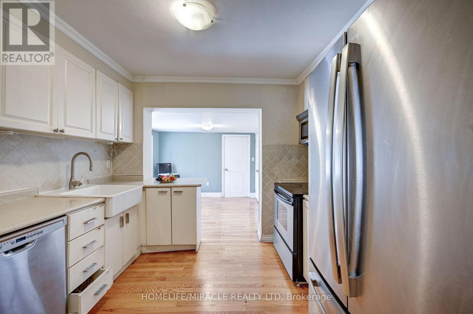 1235 Old River Road, Mississauga (Mineola), Ontario  L5G 3G2 - Photo 23 - W12450337