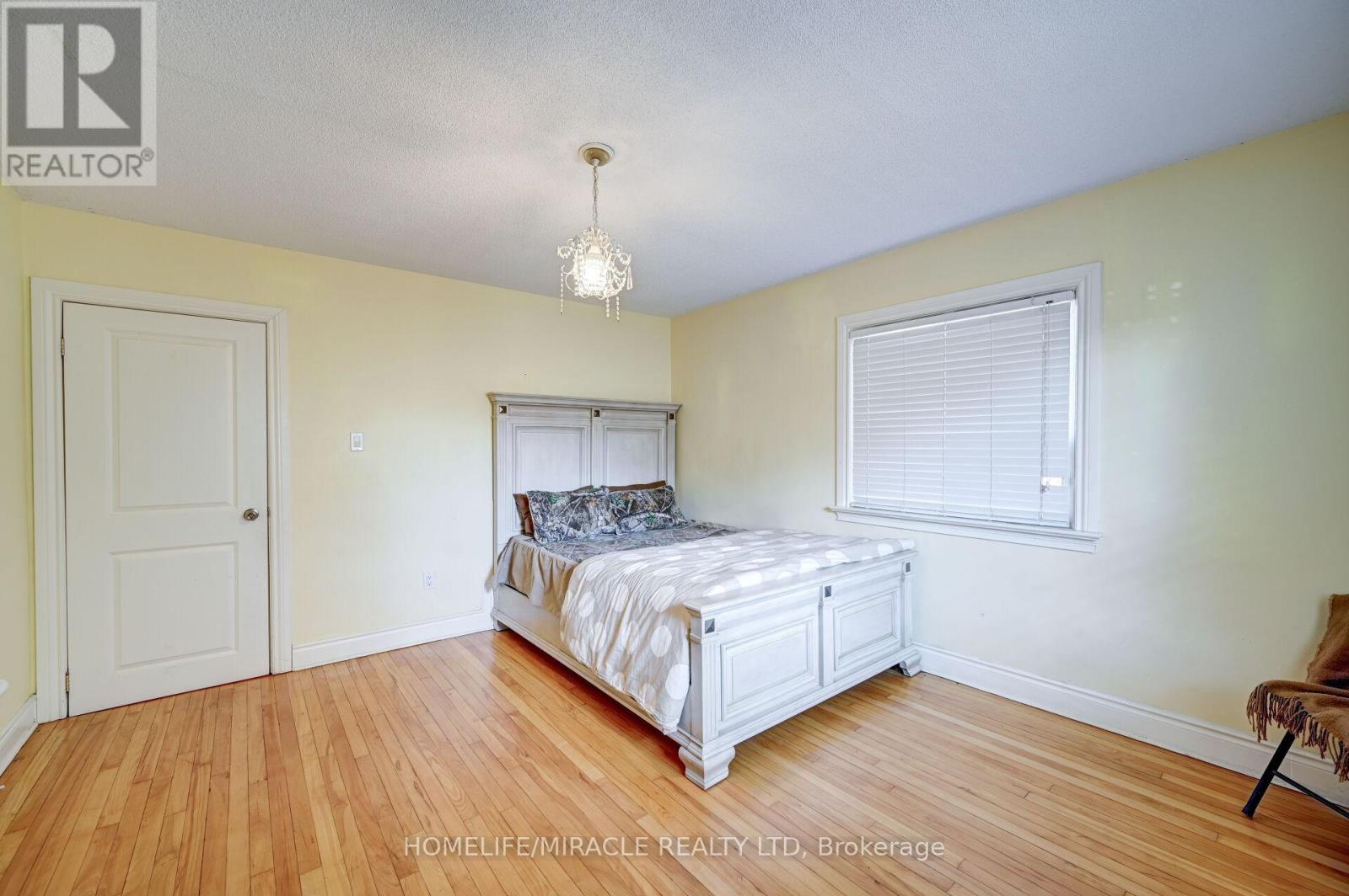 1235 Old River Road, Mississauga (Mineola), Ontario  L5G 3G2 - Photo 35 - W12450337