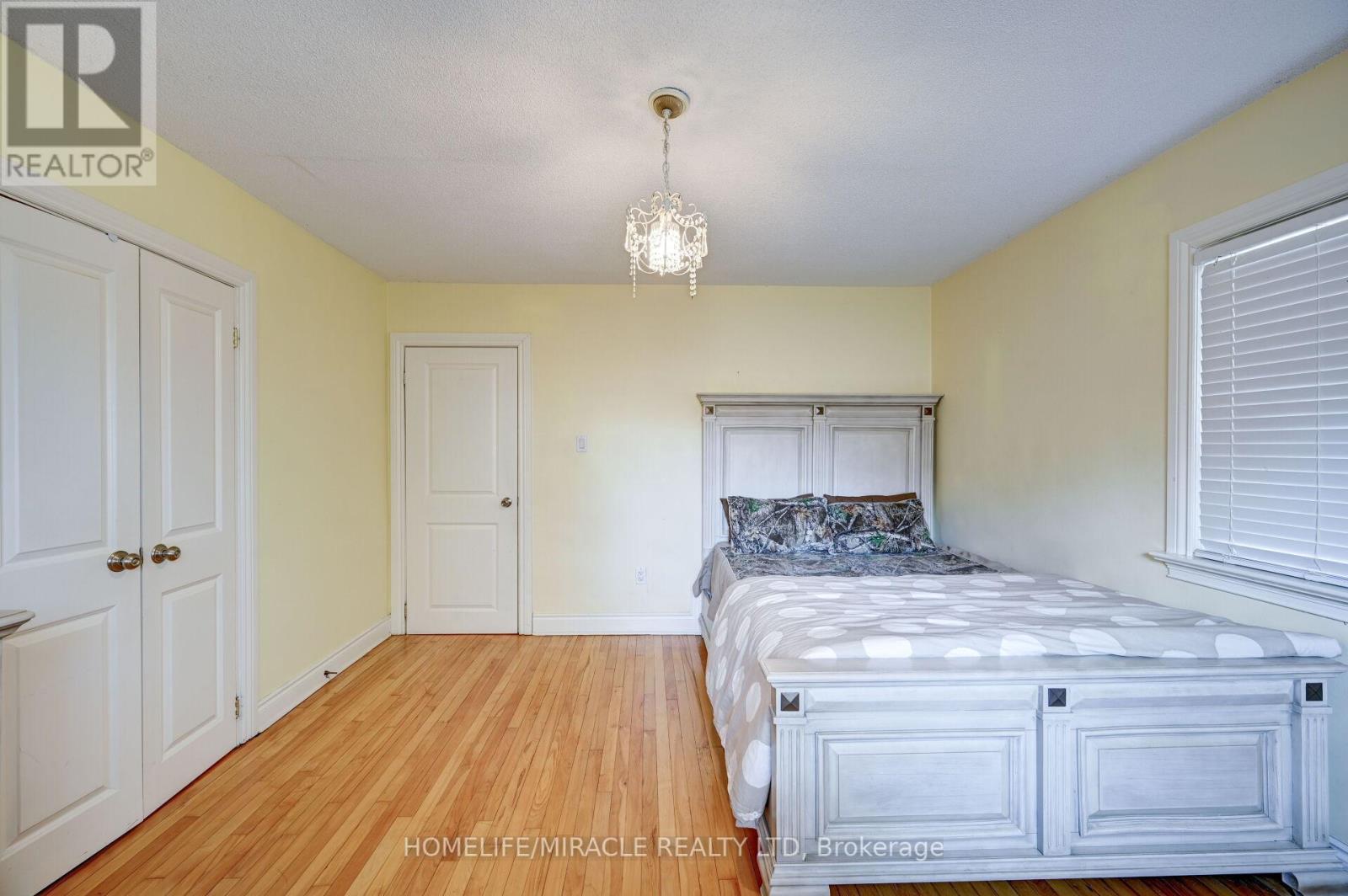 1235 Old River Road, Mississauga (Mineola), Ontario  L5G 3G2 - Photo 36 - W12450337