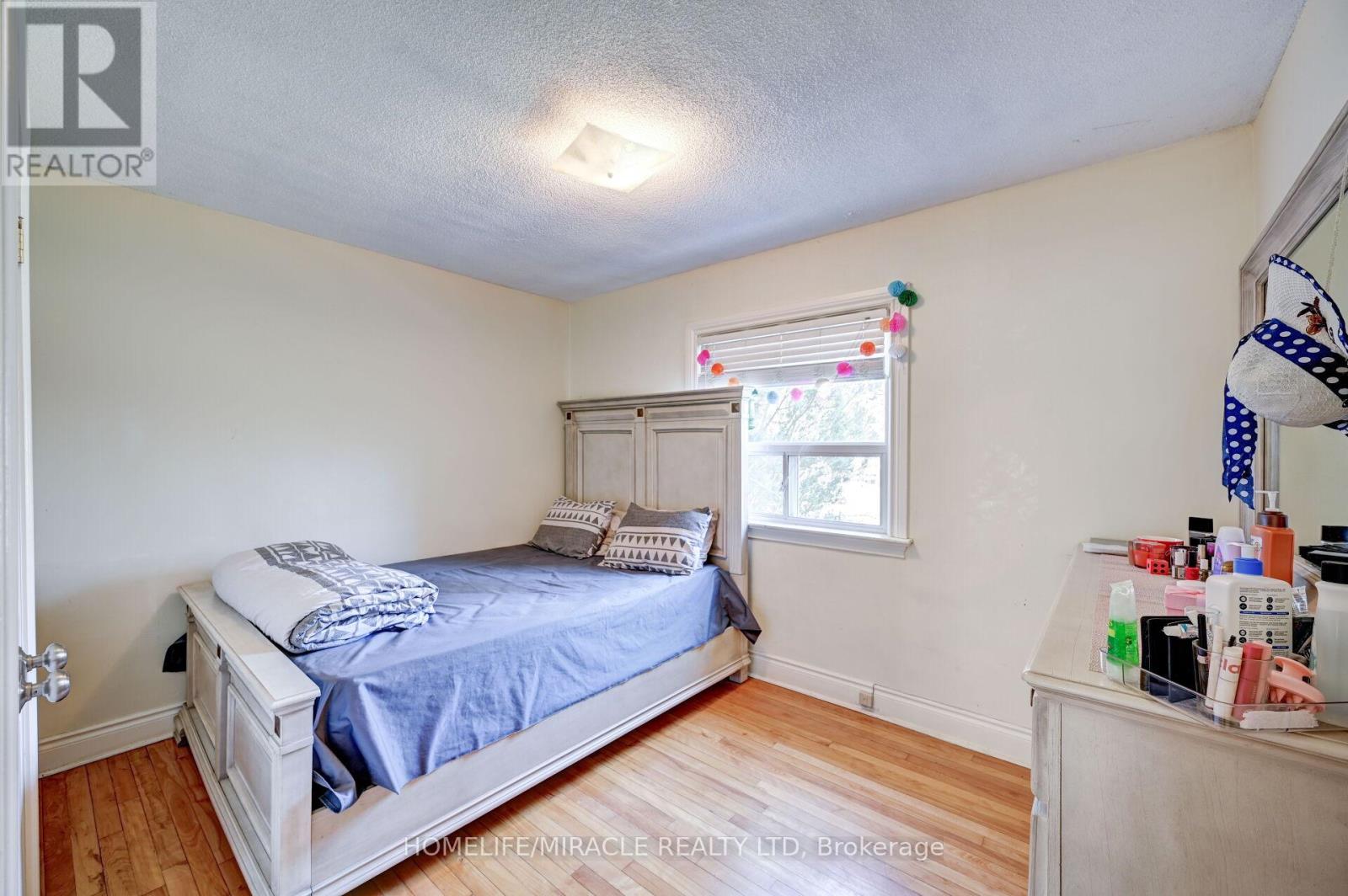 1235 Old River Road, Mississauga (Mineola), Ontario  L5G 3G2 - Photo 38 - W12450337