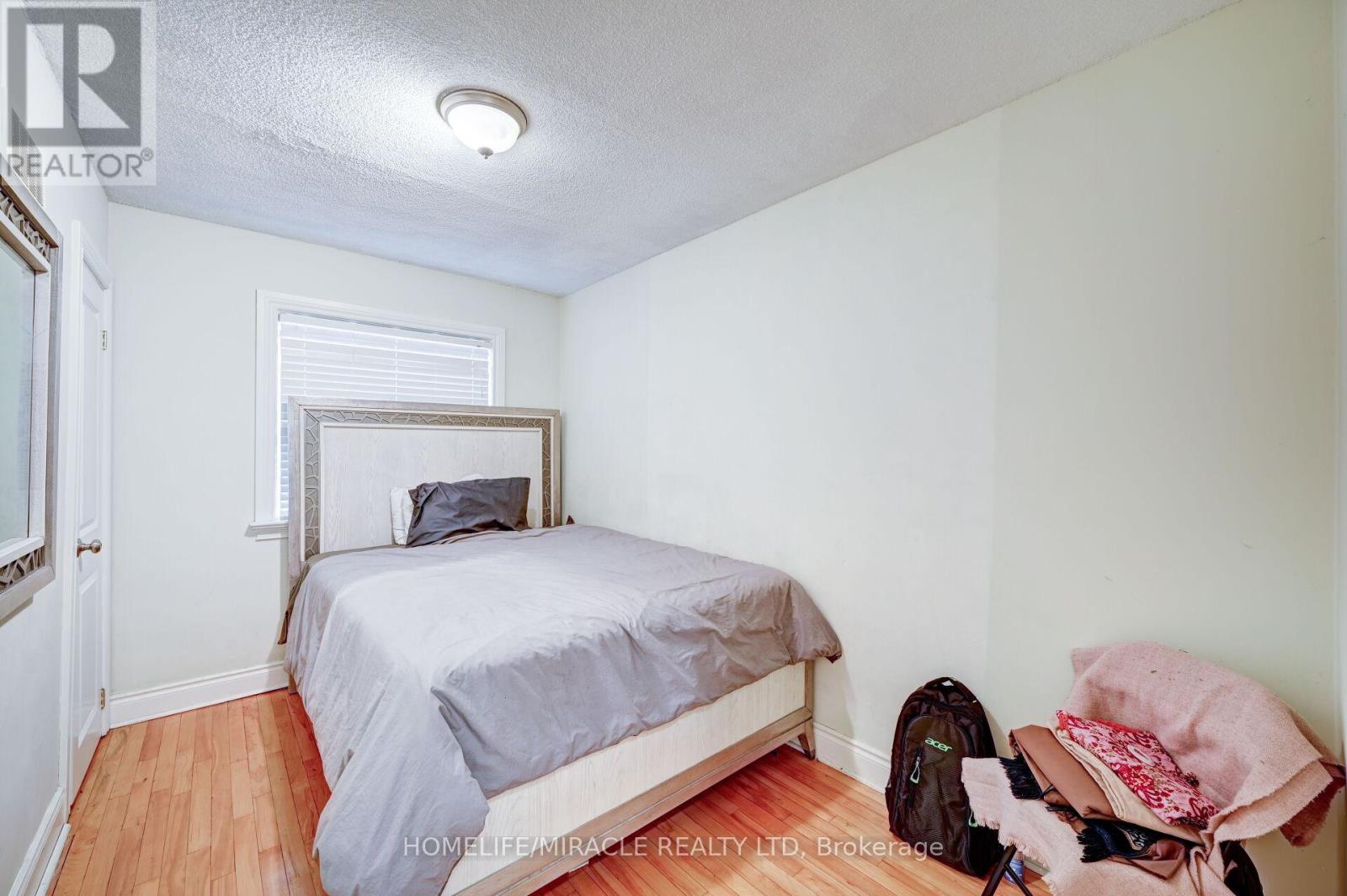 1235 Old River Road, Mississauga (Mineola), Ontario  L5G 3G2 - Photo 41 - W12450337