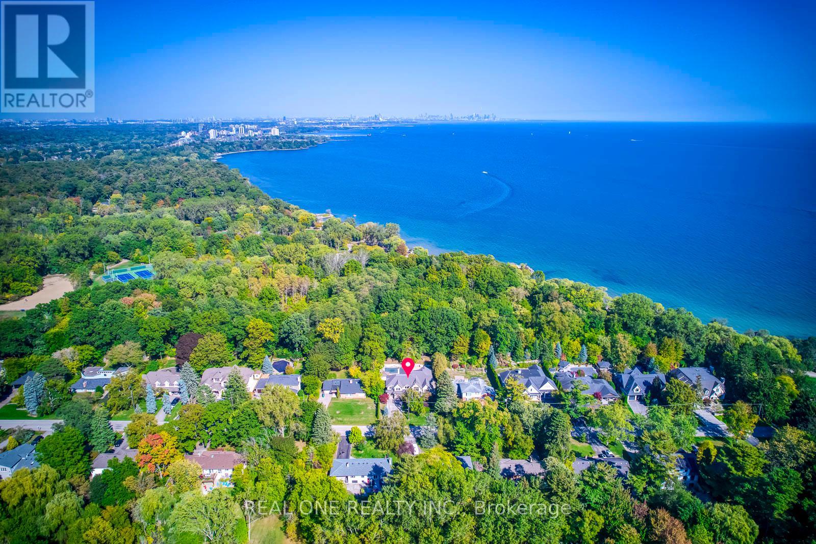 767 Parkland Avenue, Mississauga, Ontario  L5H 3G6 - Photo 12 - W12450419