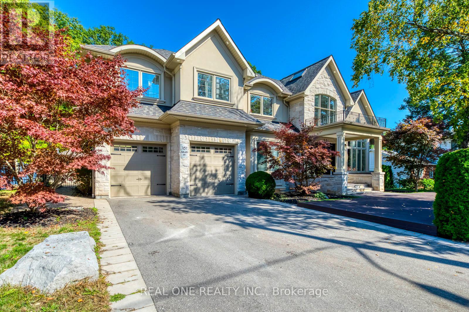 767 Parkland Avenue, Mississauga, Ontario  L5H 3G6 - Photo 17 - W12450419