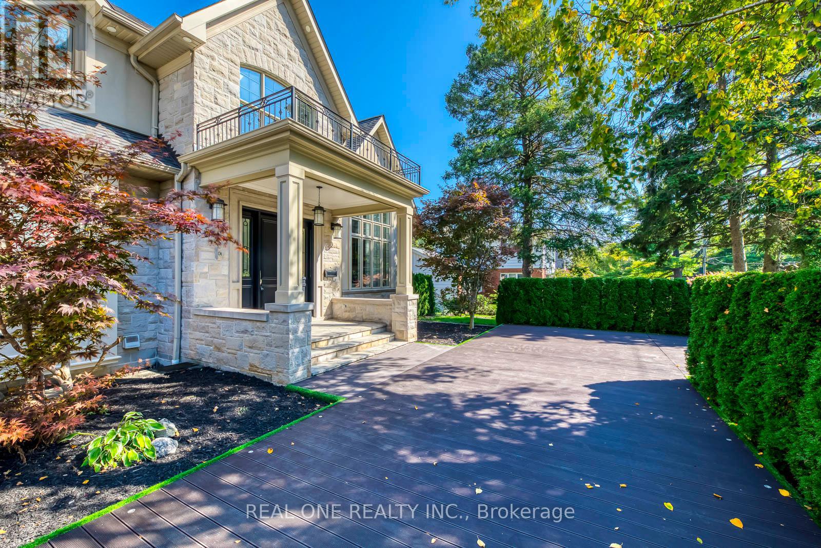 767 Parkland Avenue, Mississauga, Ontario  L5H 3G6 - Photo 19 - W12450419