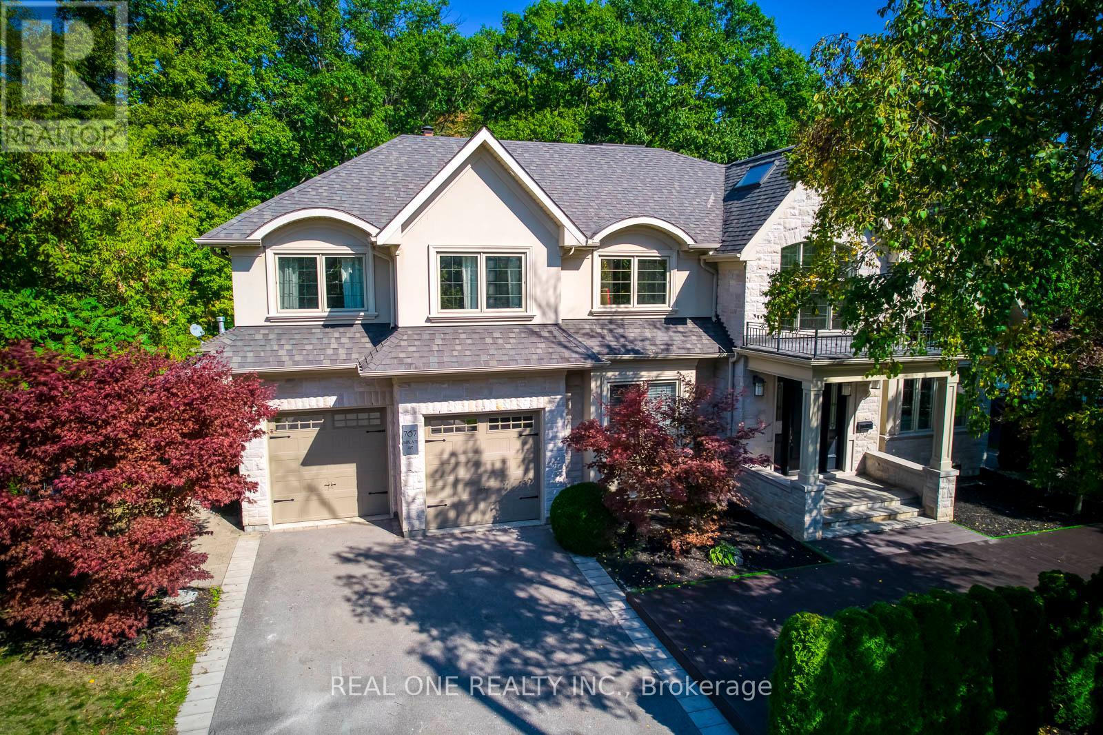767 Parkland Avenue, Mississauga, Ontario  L5H 3G6 - Photo 2 - W12450419