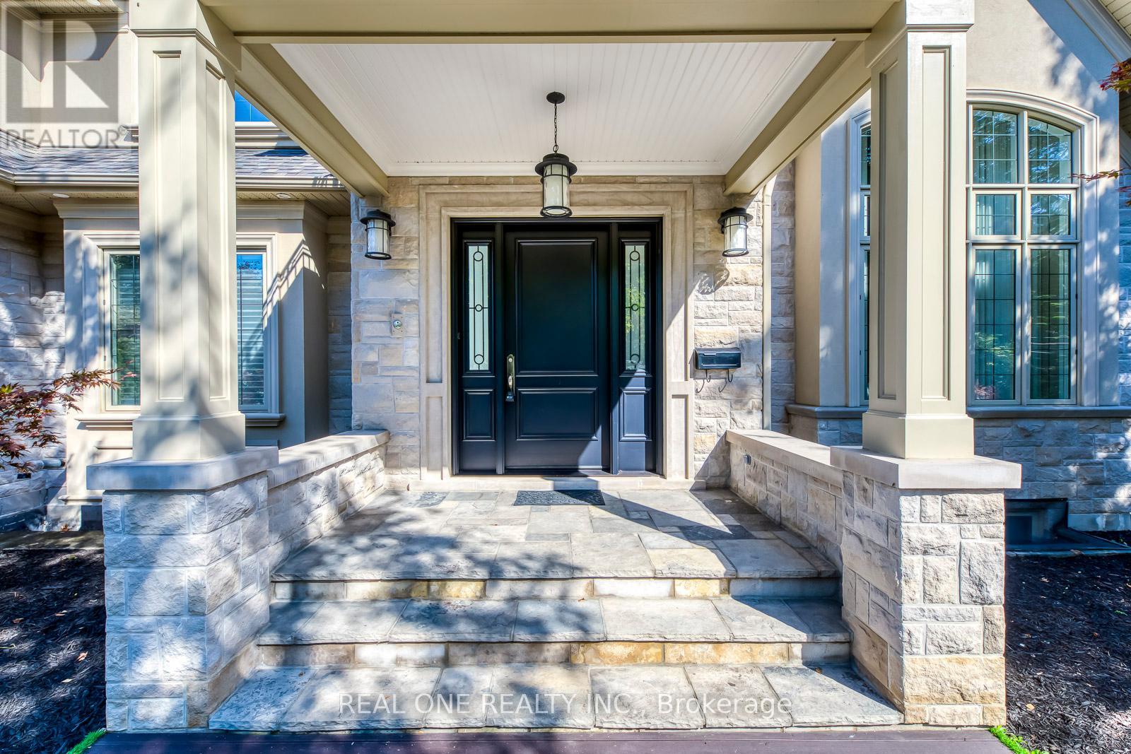 767 Parkland Avenue, Mississauga, Ontario  L5H 3G6 - Photo 23 - W12450419