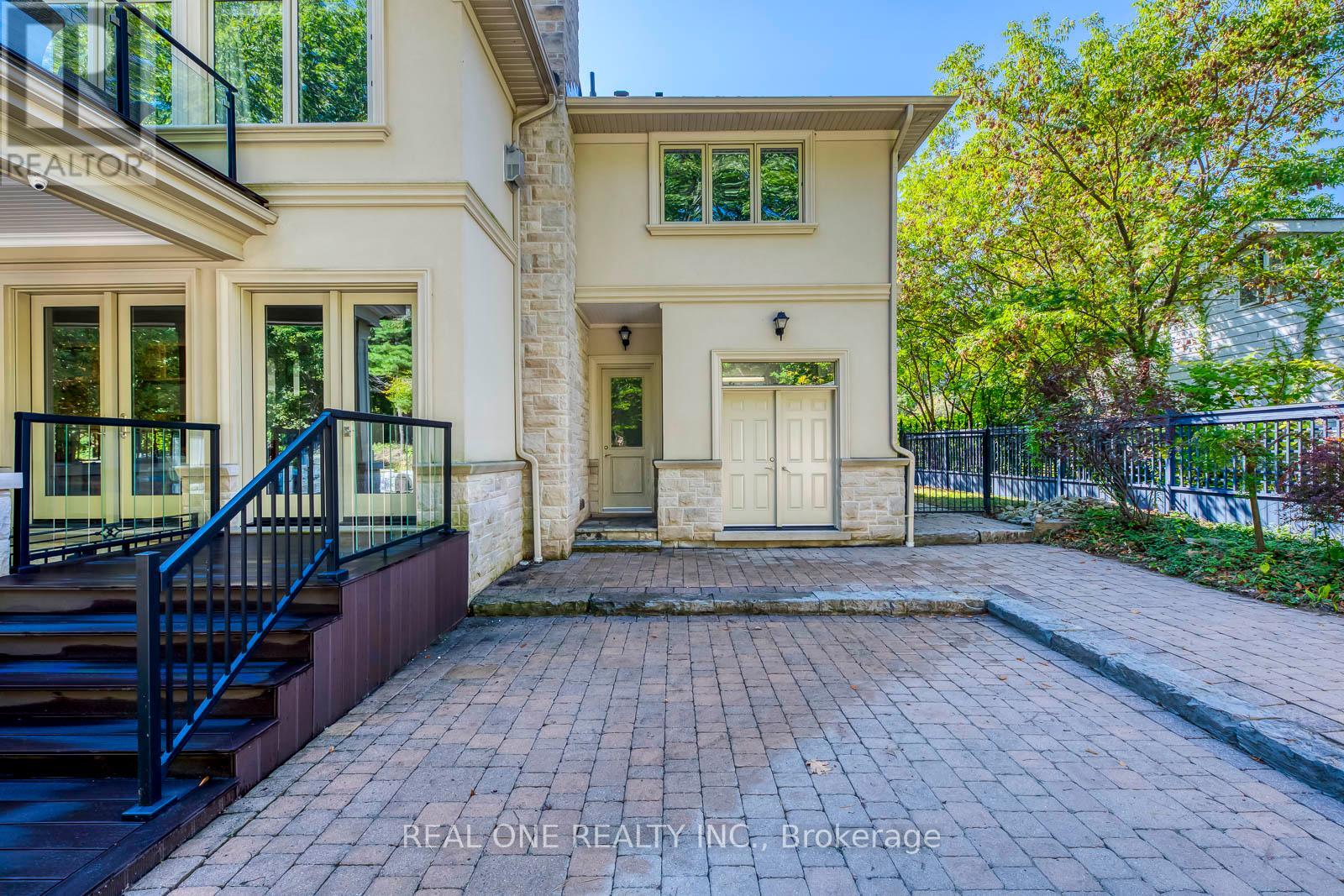 767 Parkland Avenue, Mississauga, Ontario  L5H 3G6 - Photo 36 - W12450419
