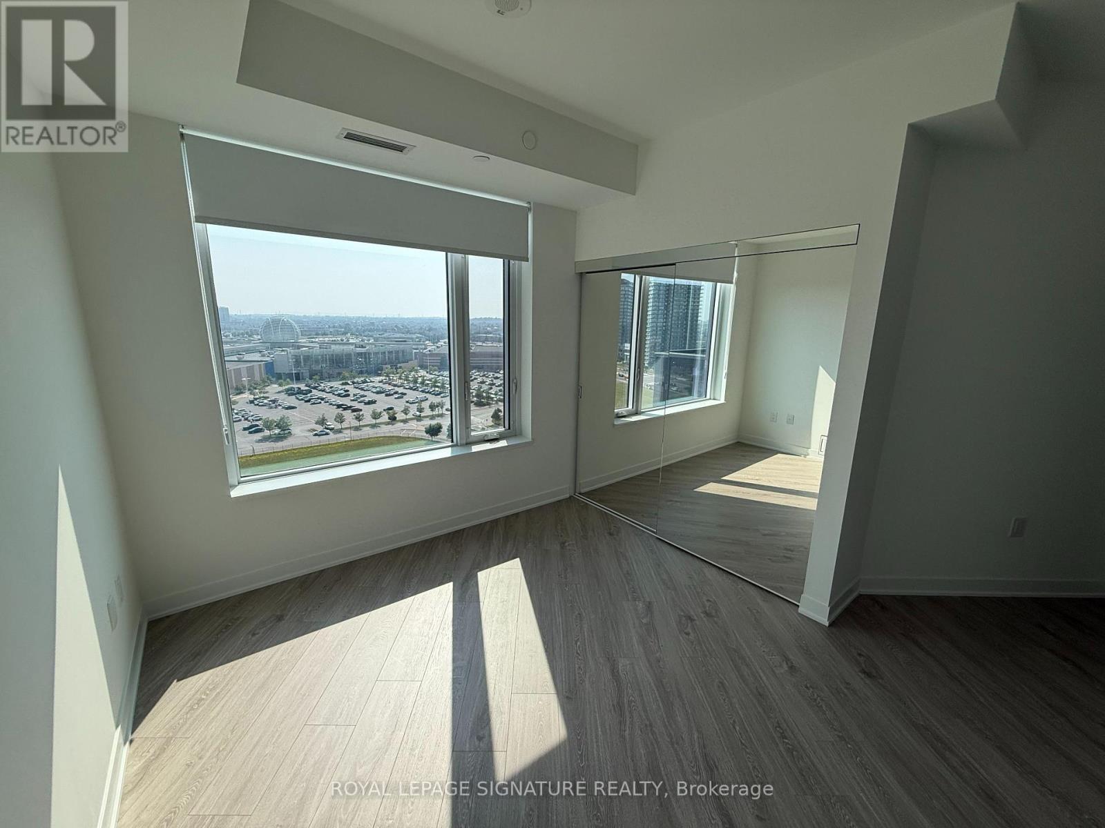 1406 - 2495 Eglinton Avenue W, Mississauga, Ontario  L5M 2T2 - Photo 6 - W12450425