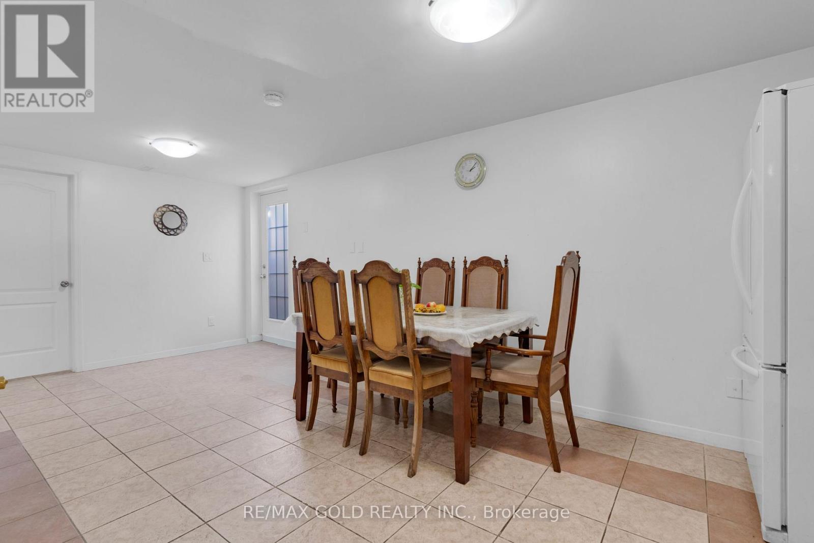 46 Cobblestone Court, Brampton, Ontario  L6R 2S2 - Photo 13 - W12445608