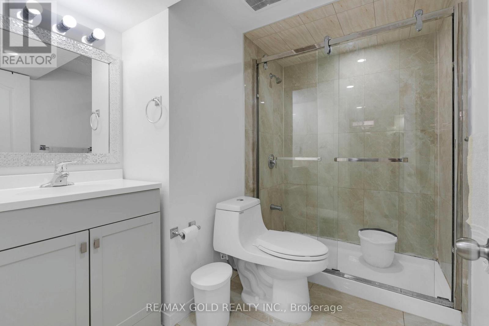 46 Cobblestone Court, Brampton, Ontario  L6R 2S2 - Photo 11 - W12445608