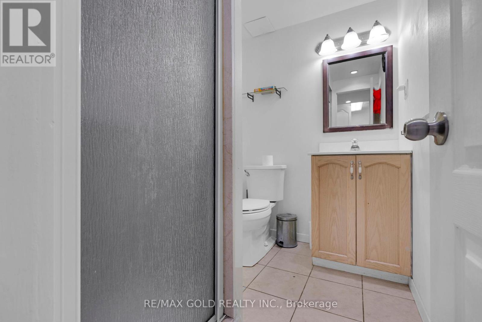 46 Cobblestone Court, Brampton, Ontario  L6R 2S2 - Photo 10 - W12445608