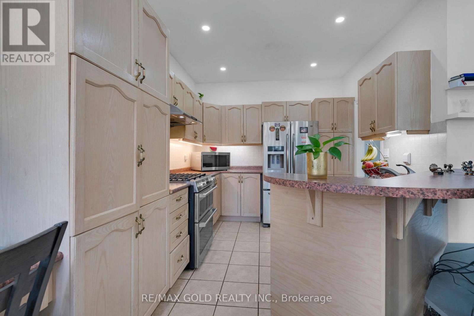 46 Cobblestone Court, Brampton, Ontario  L6R 2S2 - Photo 19 - W12445608