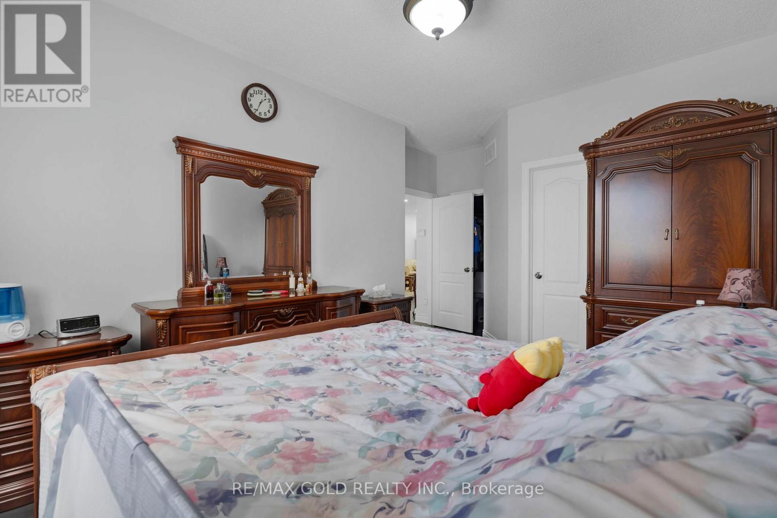 46 Cobblestone Court, Brampton, Ontario  L6R 2S2 - Photo 24 - W12445608