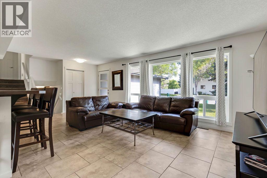 12 Suntree Lane, Okotoks, Alberta  T1S 1B9 - Photo 11 - A2253886