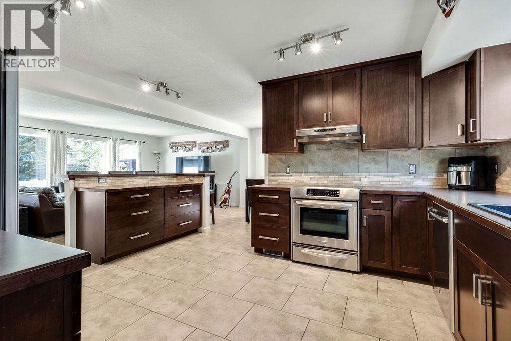 12 Suntree Lane, Okotoks, Alberta  T1S 1B9 - Photo 4 - A2253886