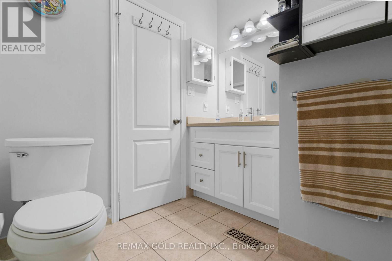 46 Cobblestone Court, Brampton, Ontario  L6R 2S2 - Photo 12 - W12445608