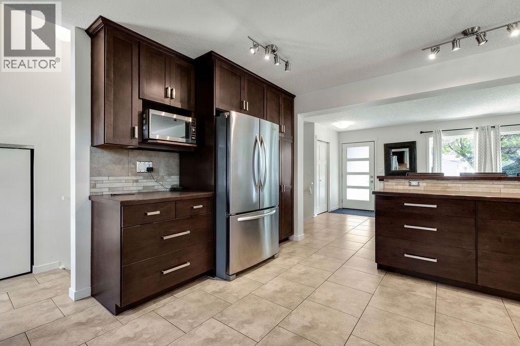 12 Suntree Lane, Okotoks, Alberta  T1S 1B9 - Photo 5 - A2253886