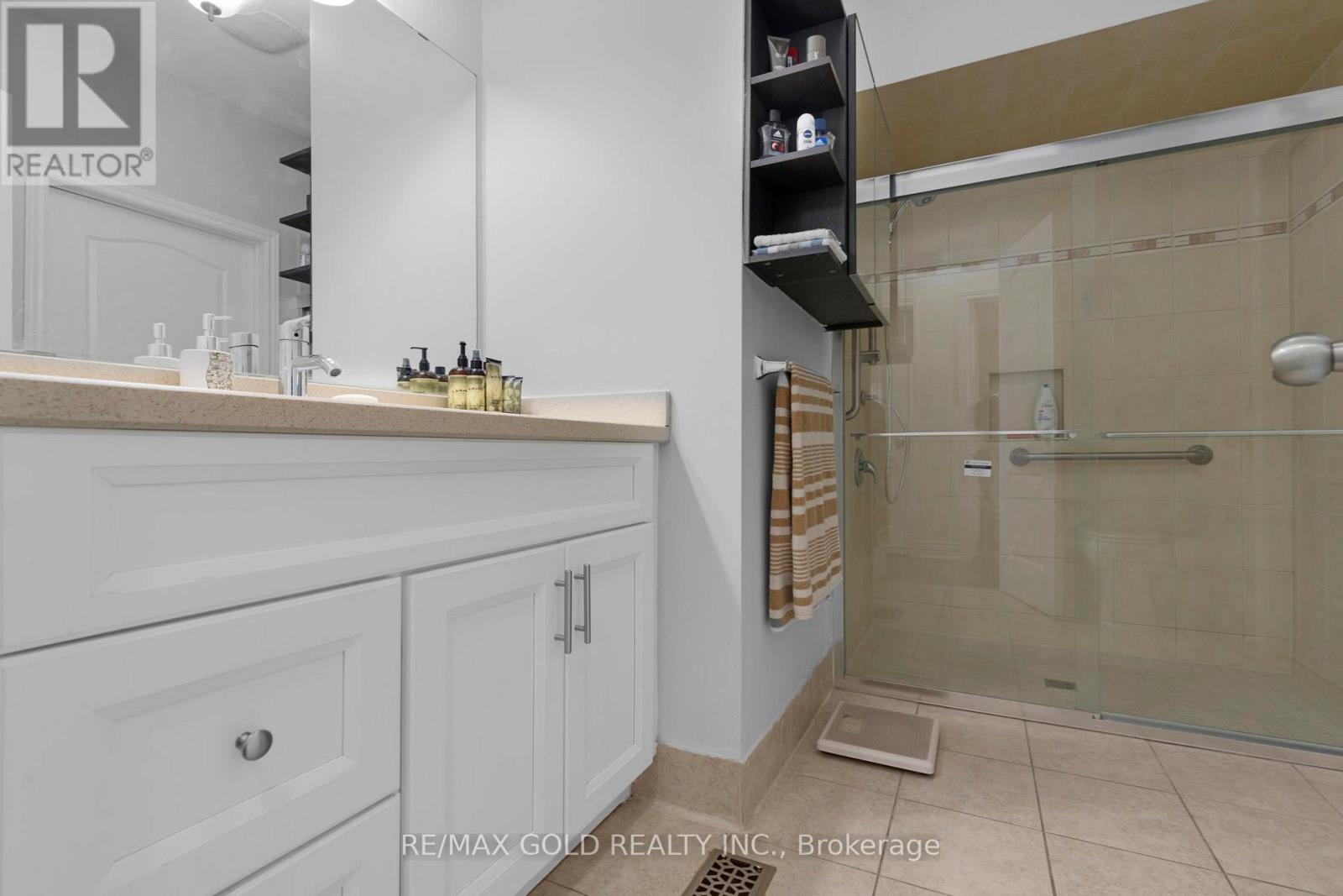 46 Cobblestone Court, Brampton, Ontario  L6R 2S2 - Photo 25 - W12445608