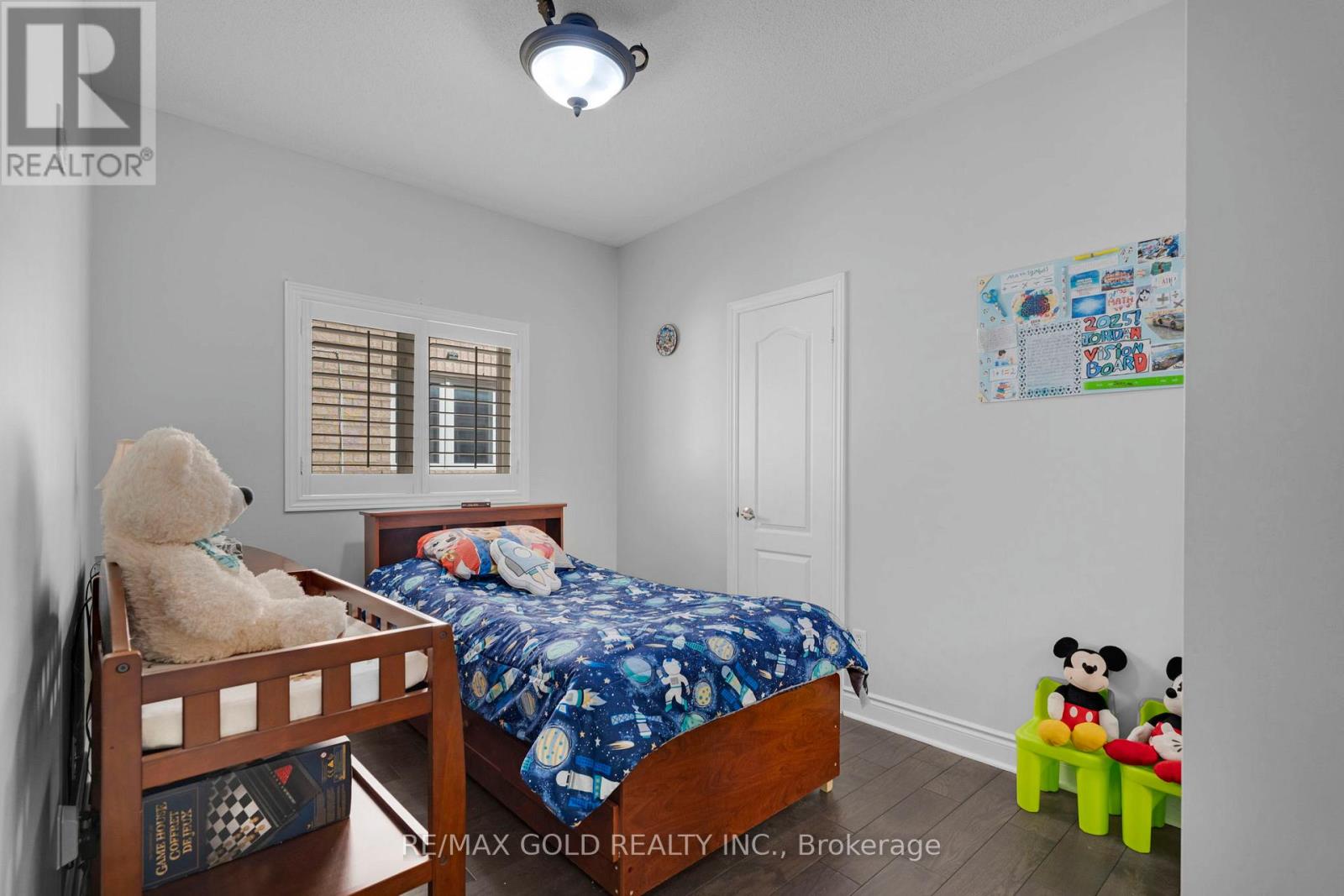 46 Cobblestone Court, Brampton, Ontario  L6R 2S2 - Photo 21 - W12445608