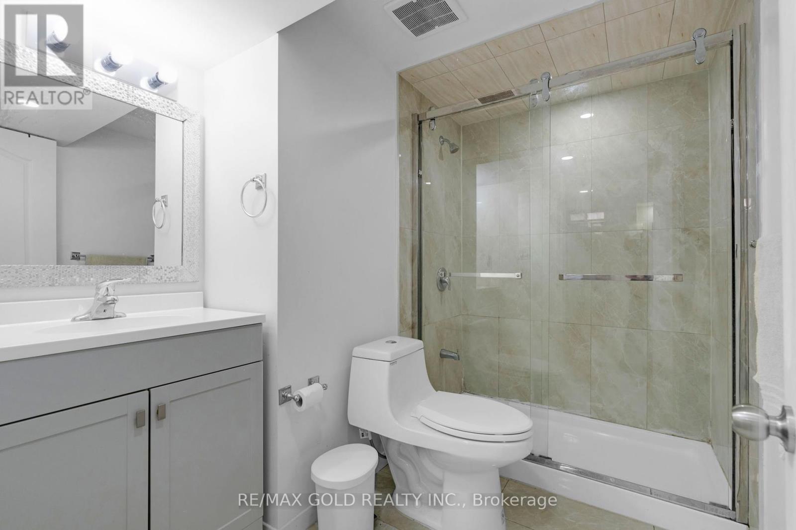 46 Cobblestone Court, Brampton, Ontario  L6R 2S2 - Photo 18 - W12445608