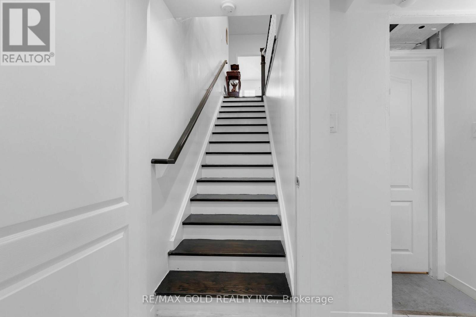 46 Cobblestone Court, Brampton, Ontario  L6R 2S2 - Photo 27 - W12445608