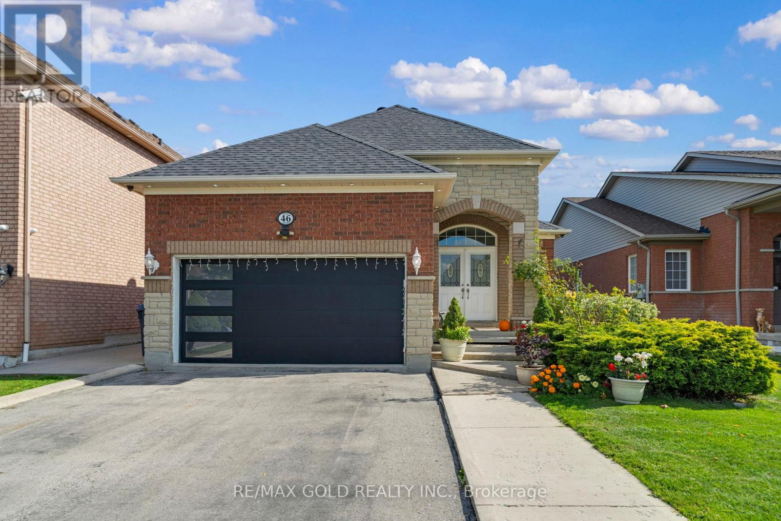 46 Cobblestone Court, Brampton, Ontario  L6R 2S2 - Photo 2 - W12445608