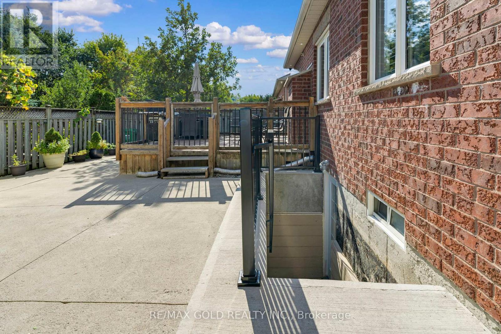 46 Cobblestone Court, Brampton, Ontario  L6R 2S2 - Photo 36 - W12445608