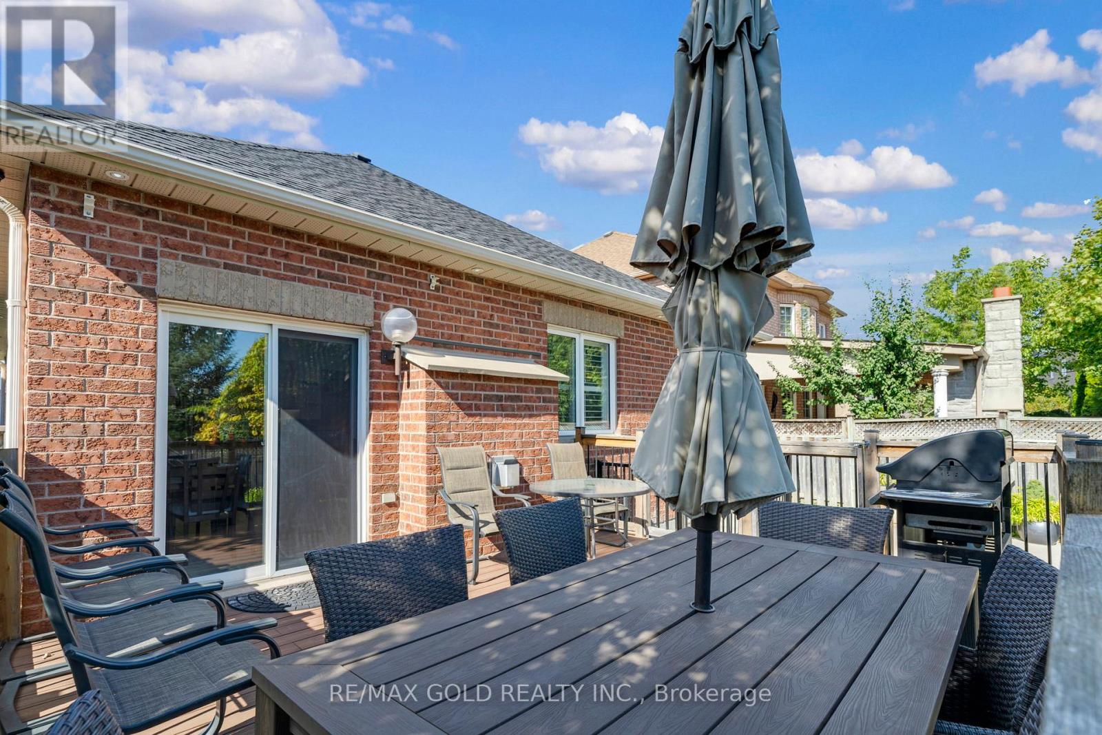 46 Cobblestone Court, Brampton, Ontario  L6R 2S2 - Photo 5 - W12445608