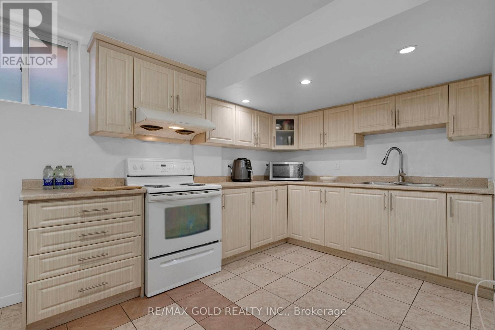 46 Cobblestone Court, Brampton, Ontario  L6R 2S2 - Photo 46 - W12445608