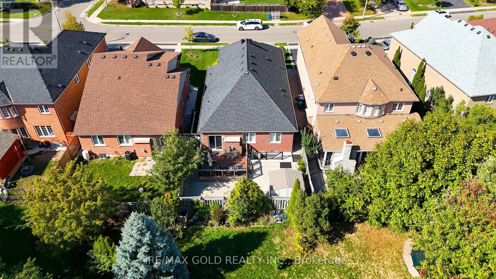 46 Cobblestone Court, Brampton, Ontario  L6R 2S2 - Photo 6 - W12445608