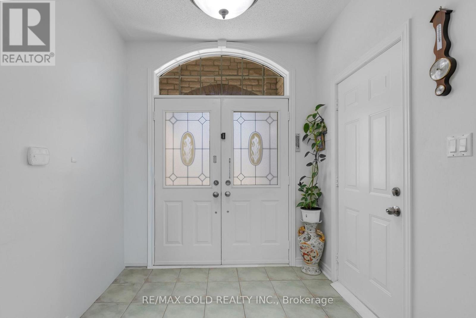 46 Cobblestone Court, Brampton, Ontario  L6R 2S2 - Photo 42 - W12445608