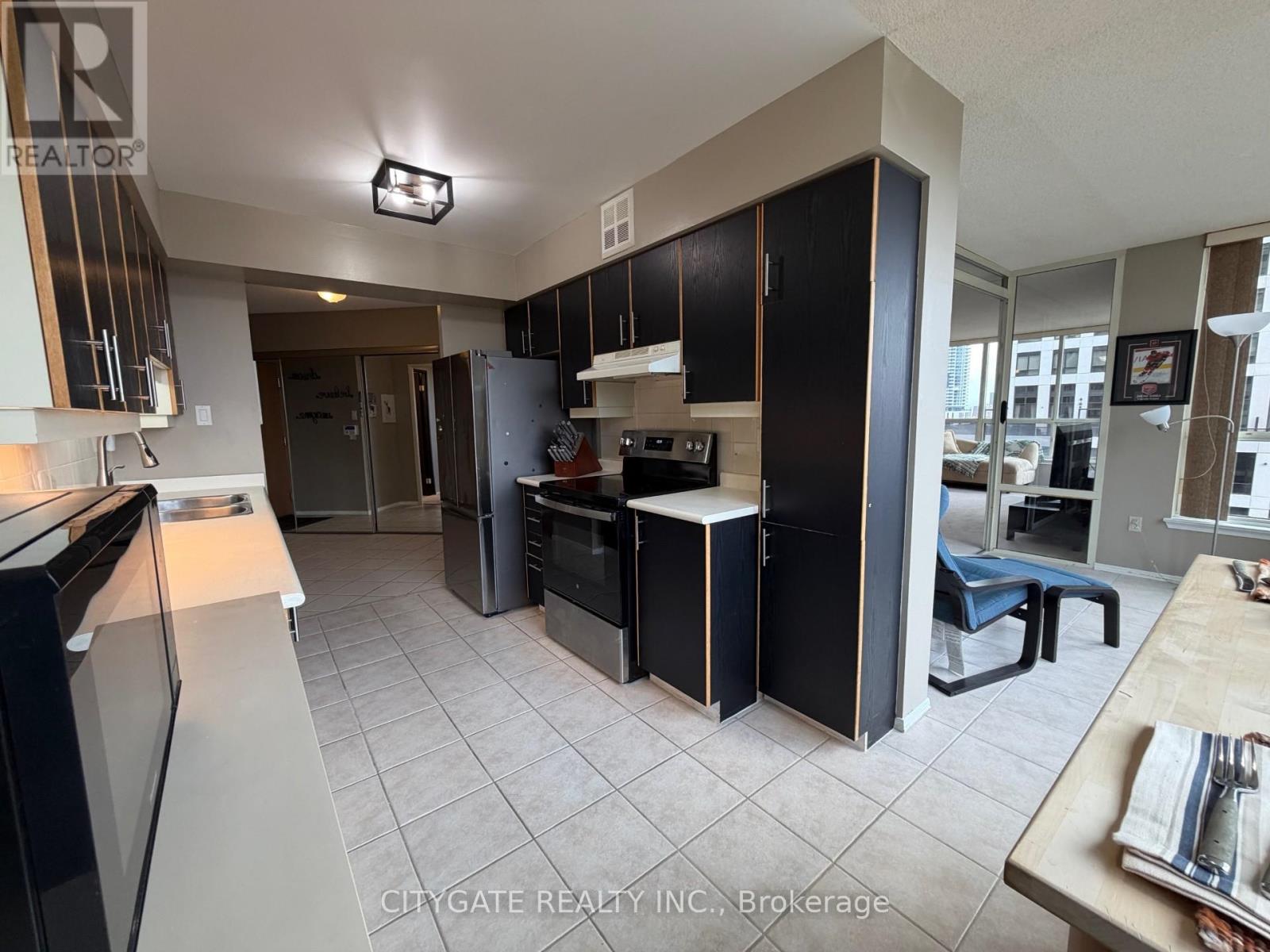 612 - 55 Elm Drive, Mississauga, Ontario  L5B 3Z3 - Photo 7 - W12450301