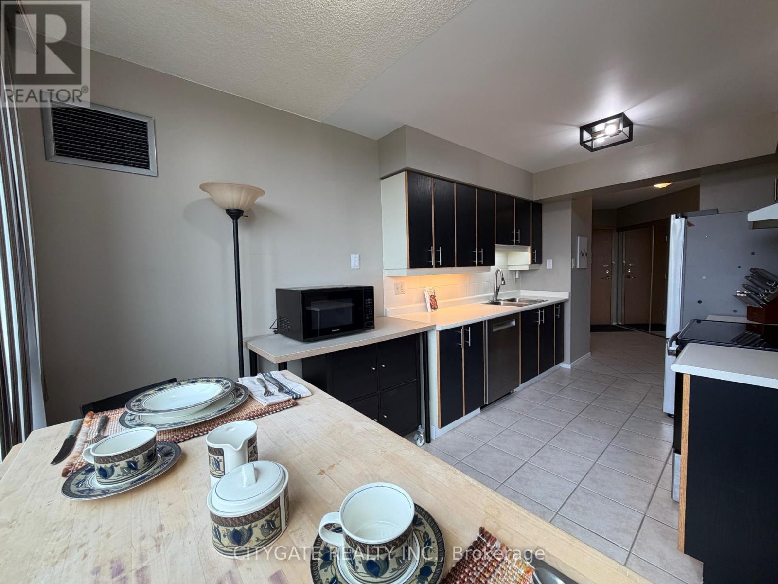 612 - 55 Elm Drive, Mississauga, Ontario  L5B 3Z3 - Photo 9 - W12450301