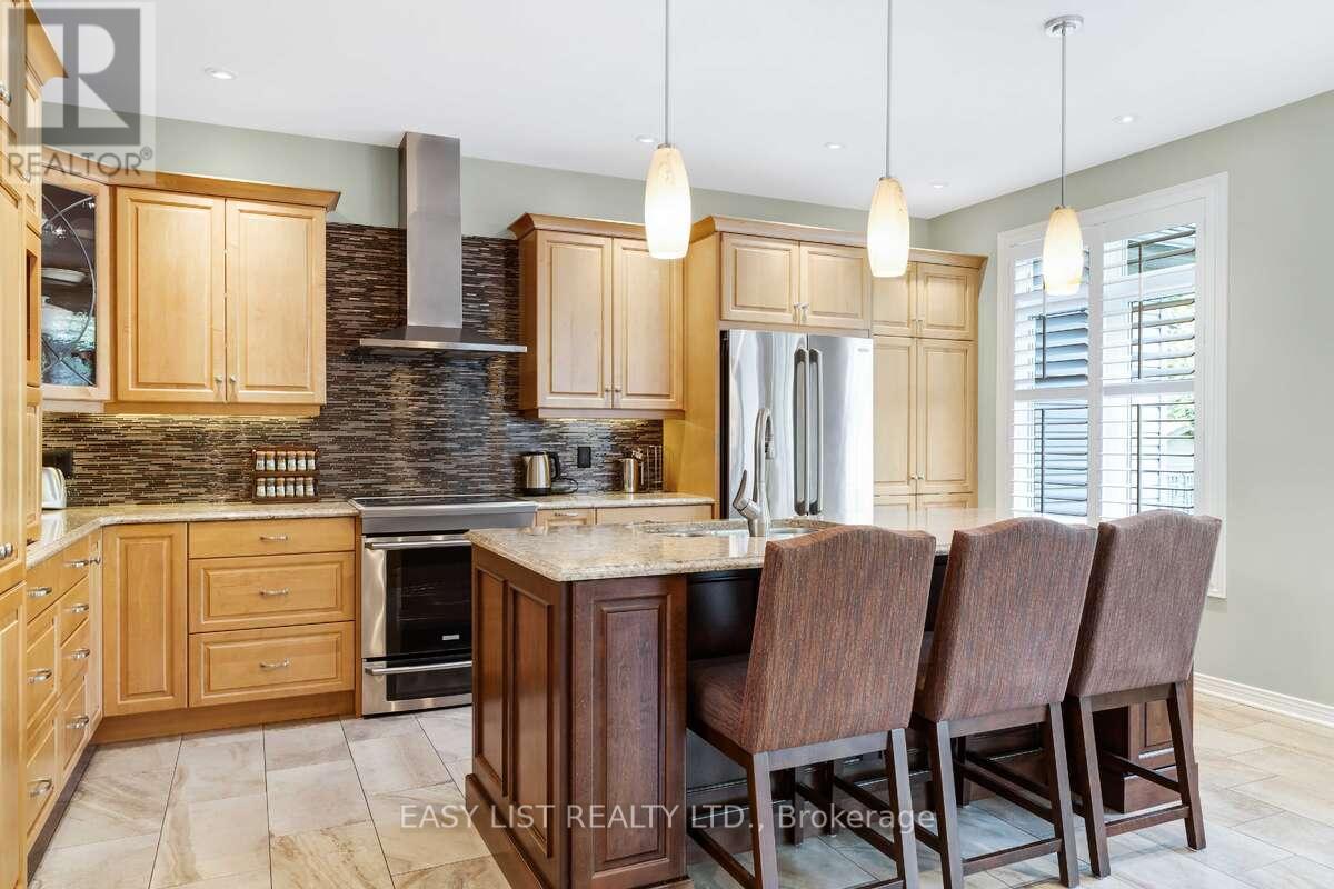 31 Forest Creek Drive, Ottawa, Ontario  K2S 1P9 - Photo 11 - X12450442