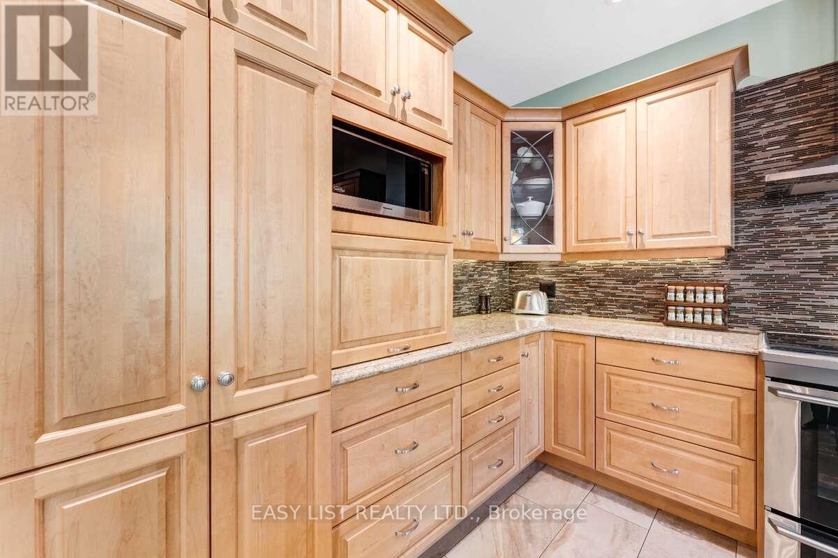 31 Forest Creek Drive, Ottawa, Ontario  K2S 1P9 - Photo 14 - X12450442