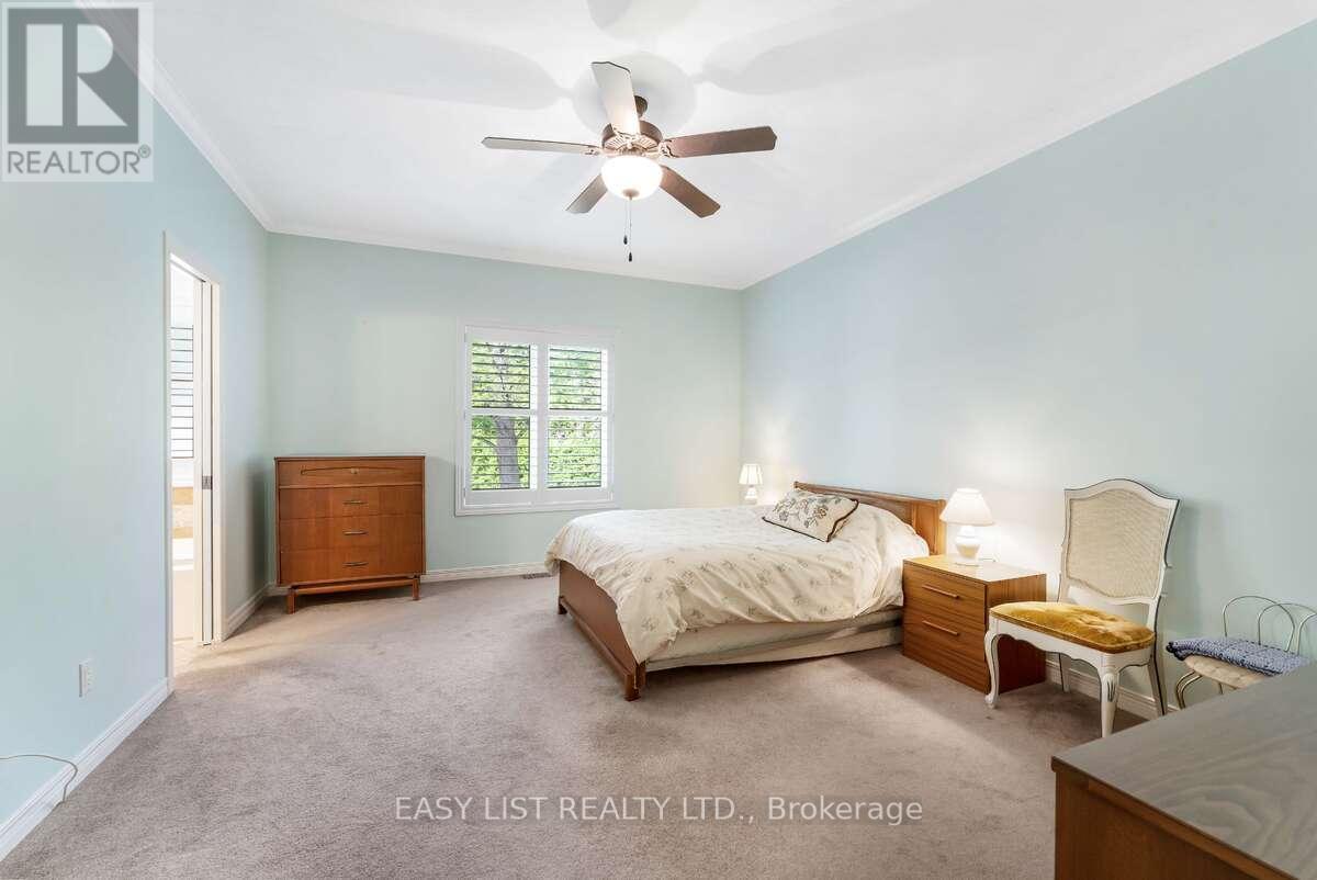 31 Forest Creek Drive, Ottawa, Ontario  K2S 1P9 - Photo 18 - X12450442