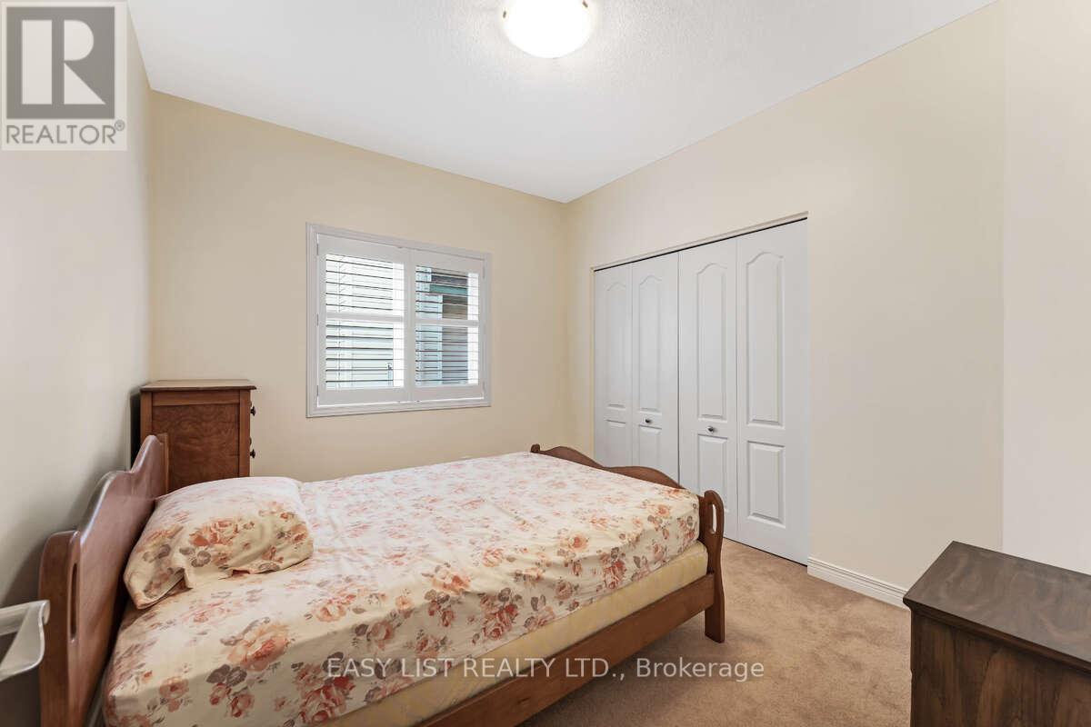 31 Forest Creek Drive, Ottawa, Ontario  K2S 1P9 - Photo 23 - X12450442