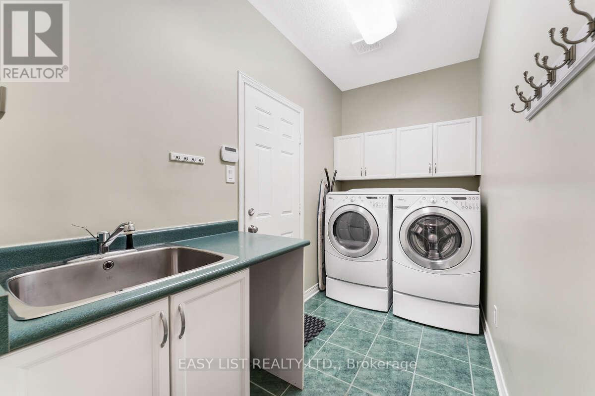 31 Forest Creek Drive, Ottawa, Ontario  K2S 1P9 - Photo 27 - X12450442