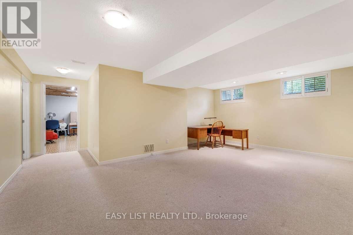 31 Forest Creek Drive, Ottawa, Ontario  K2S 1P9 - Photo 31 - X12450442