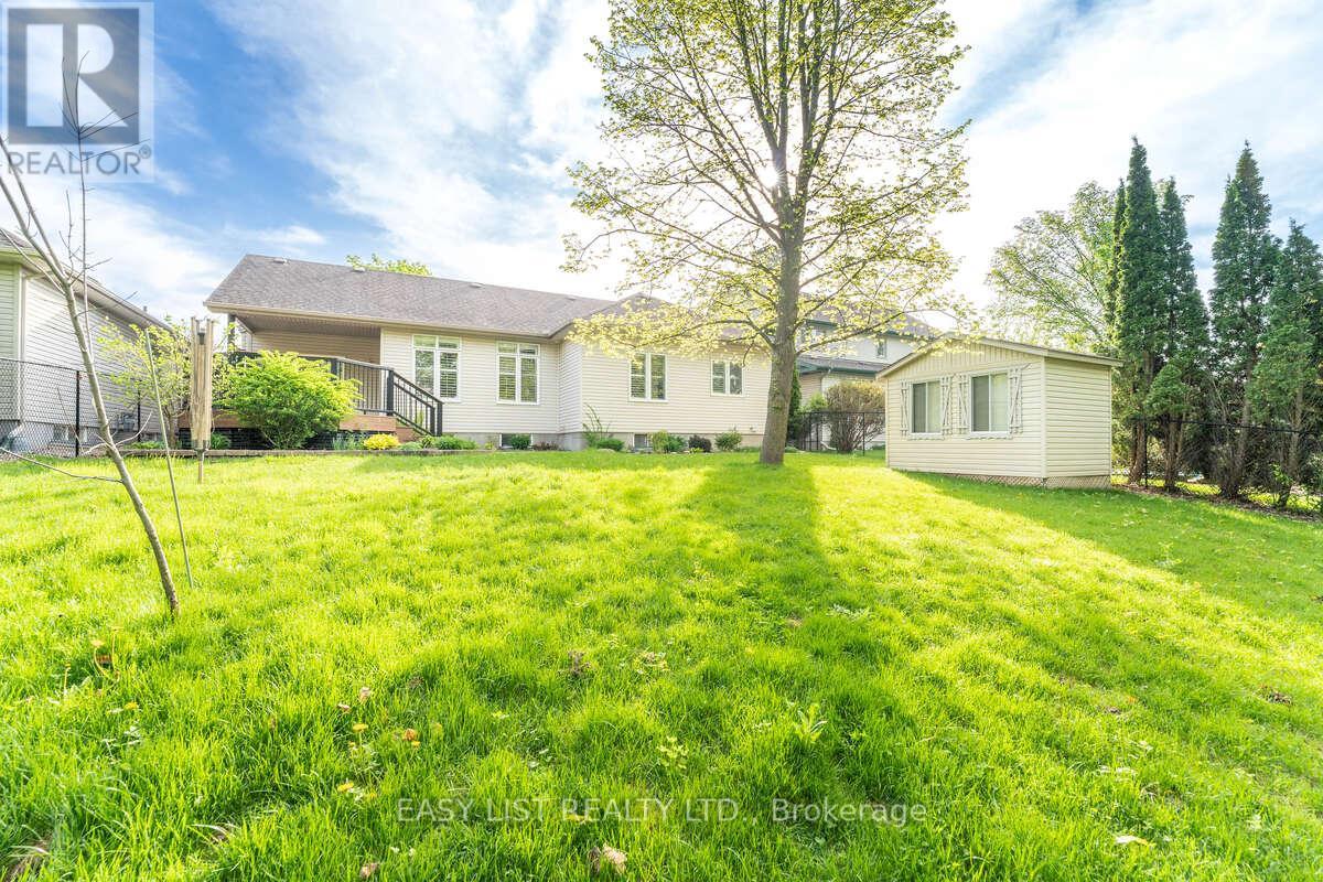 31 Forest Creek Drive, Ottawa, Ontario  K2S 1P9 - Photo 37 - X12450442