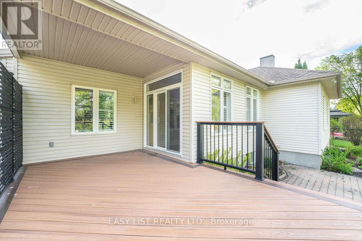 31 Forest Creek Drive, Ottawa, Ontario  K2S 1P9 - Photo 39 - X12450442