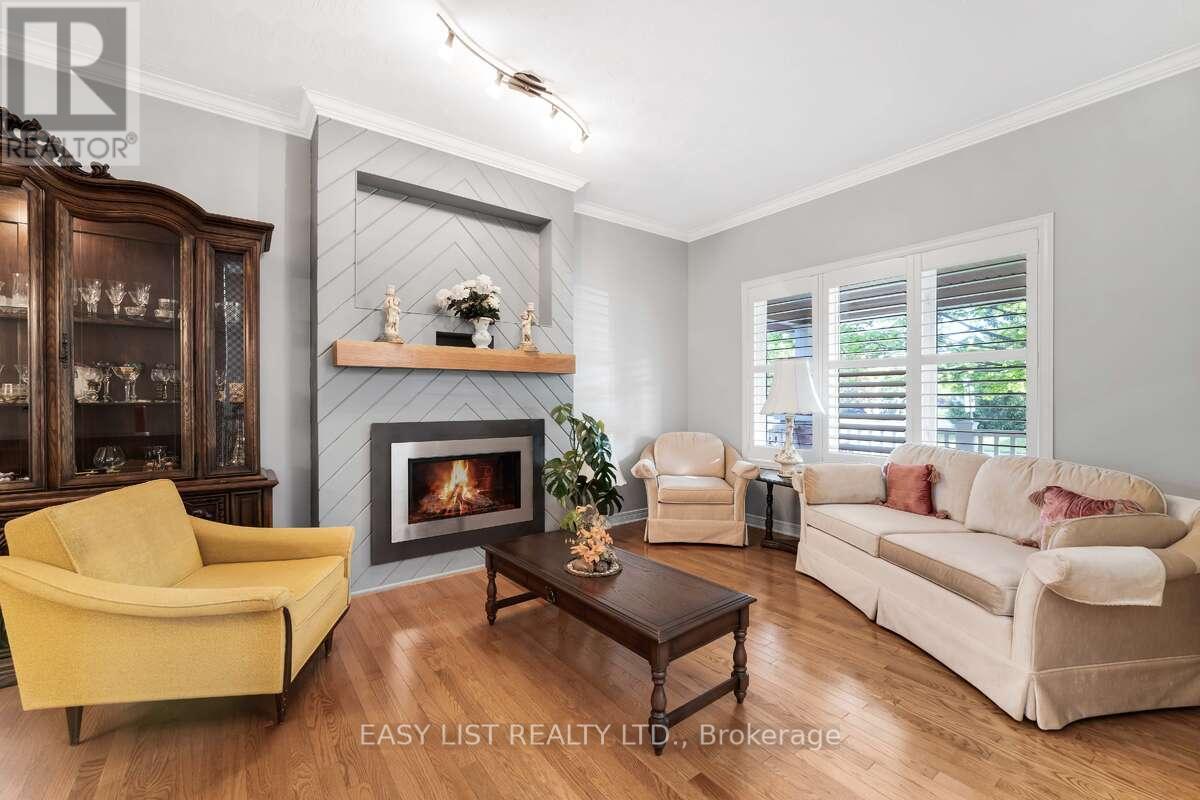 31 Forest Creek Drive, Ottawa, Ontario  K2S 1P9 - Photo 5 - X12450442