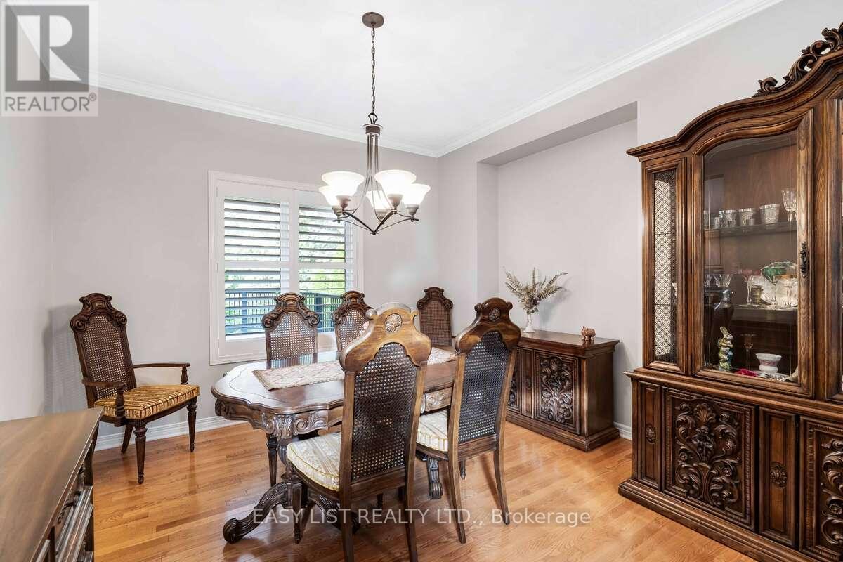 31 Forest Creek Drive, Ottawa, Ontario  K2S 1P9 - Photo 6 - X12450442