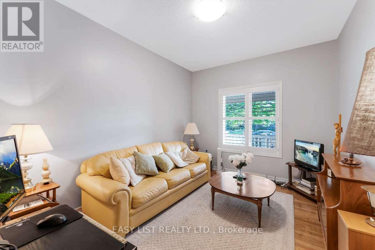 31 Forest Creek Drive, Ottawa, Ontario  K2S 1P9 - Photo 7 - X12450442