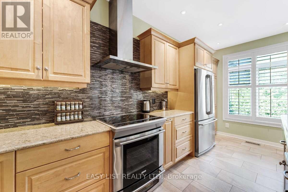 31 Forest Creek Drive, Ottawa, Ontario  K2S 1P9 - Photo 9 - X12450442