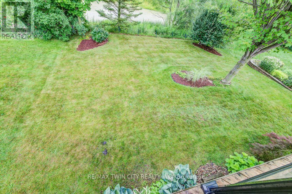 670 Salzburg Drive, Waterloo, Ontario  N2V 2N8 - Photo 31 - X12450323